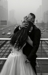 Wedding photos from a smog-day in Beijing, China. Source: http://bit.ly/1o6jan6 