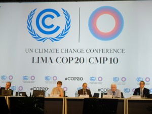 A panel of IPCC scientists present the AR5 Synthesis Report in a main plenary hall