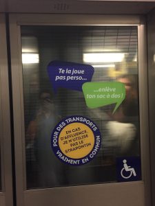 Dans le métro de Toulouse : "enlève ton sac à dos!"