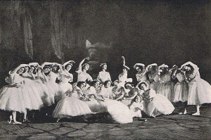 Cast of Les Sylphides in London 1911, curtesy of wikicommons.